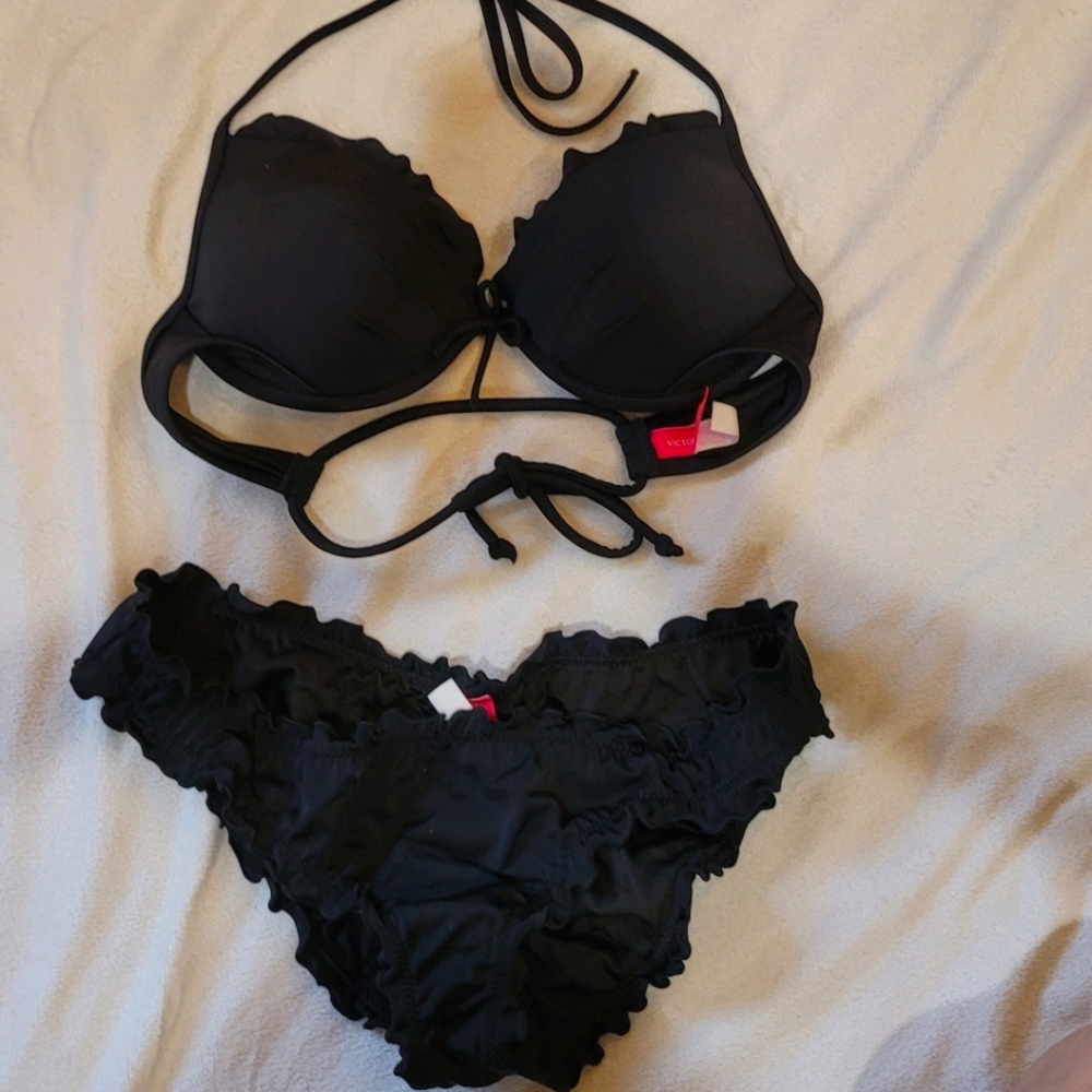 CUTE RARE VICTORIAS SECRET BLACK RUFFLE BIKINI SET